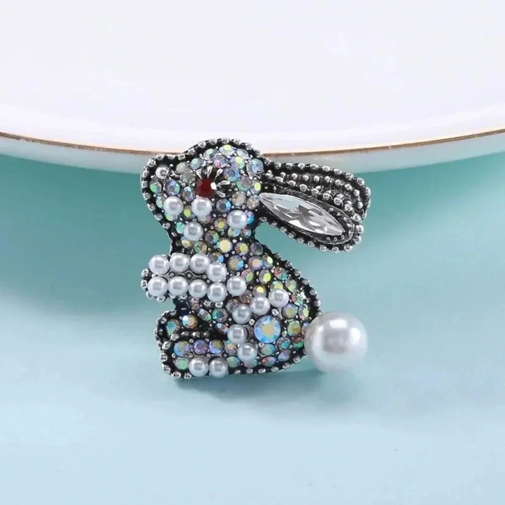 VQ Rabbit Brooch - Picture 2 of 8
